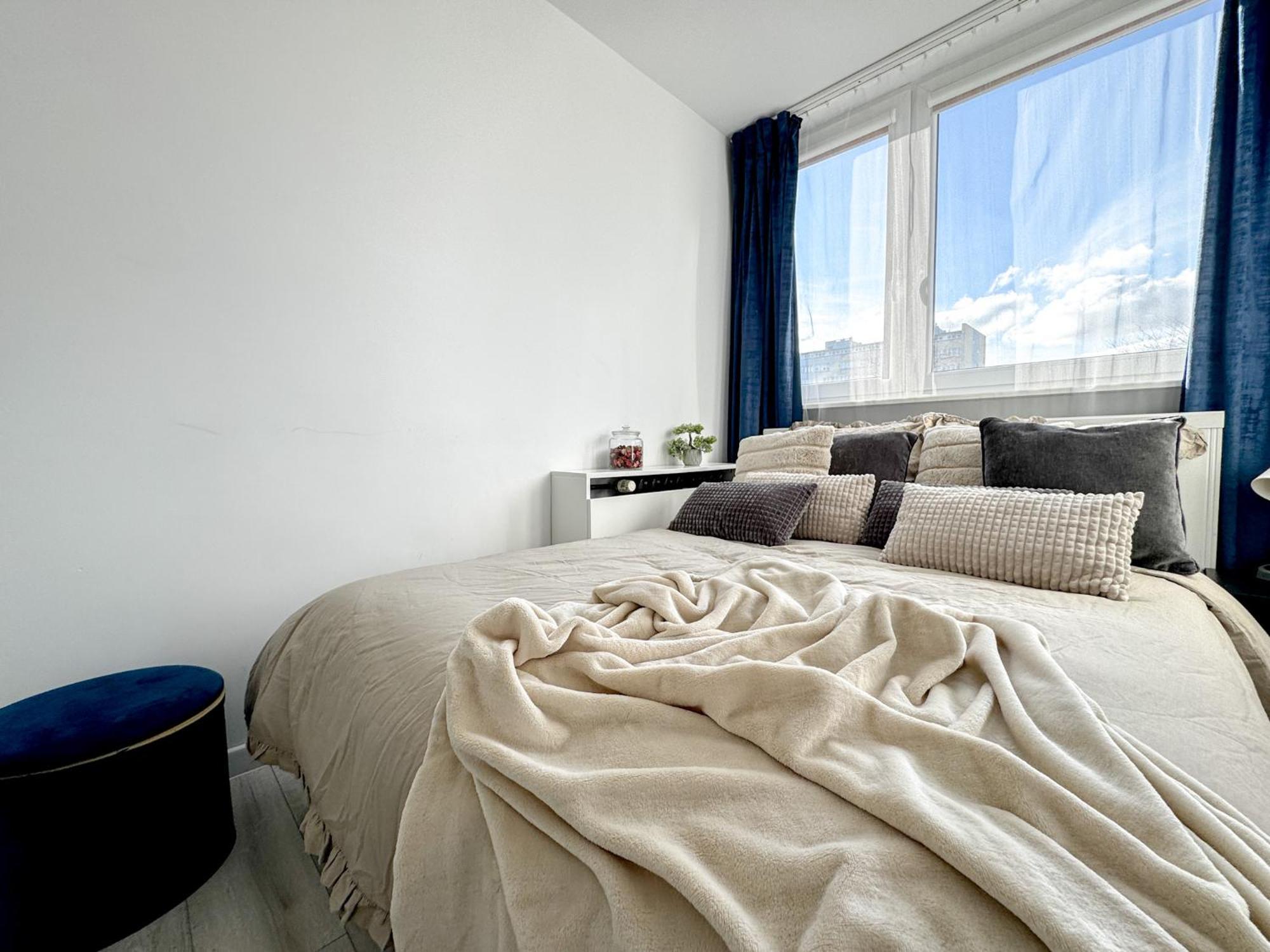 2mins Skytower! Stylish 2bd Kitchen, Balcony! Near Train Leilighet *