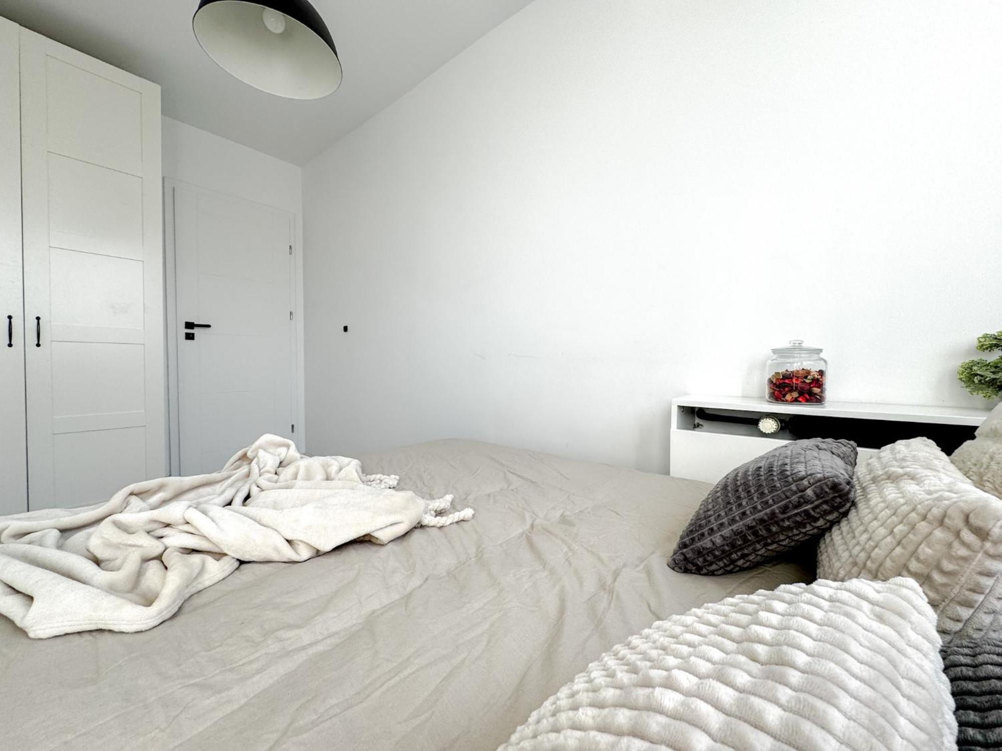 2mins Skytower! Stylish 2bd Kitchen, Balcony! Near Train Wrocław