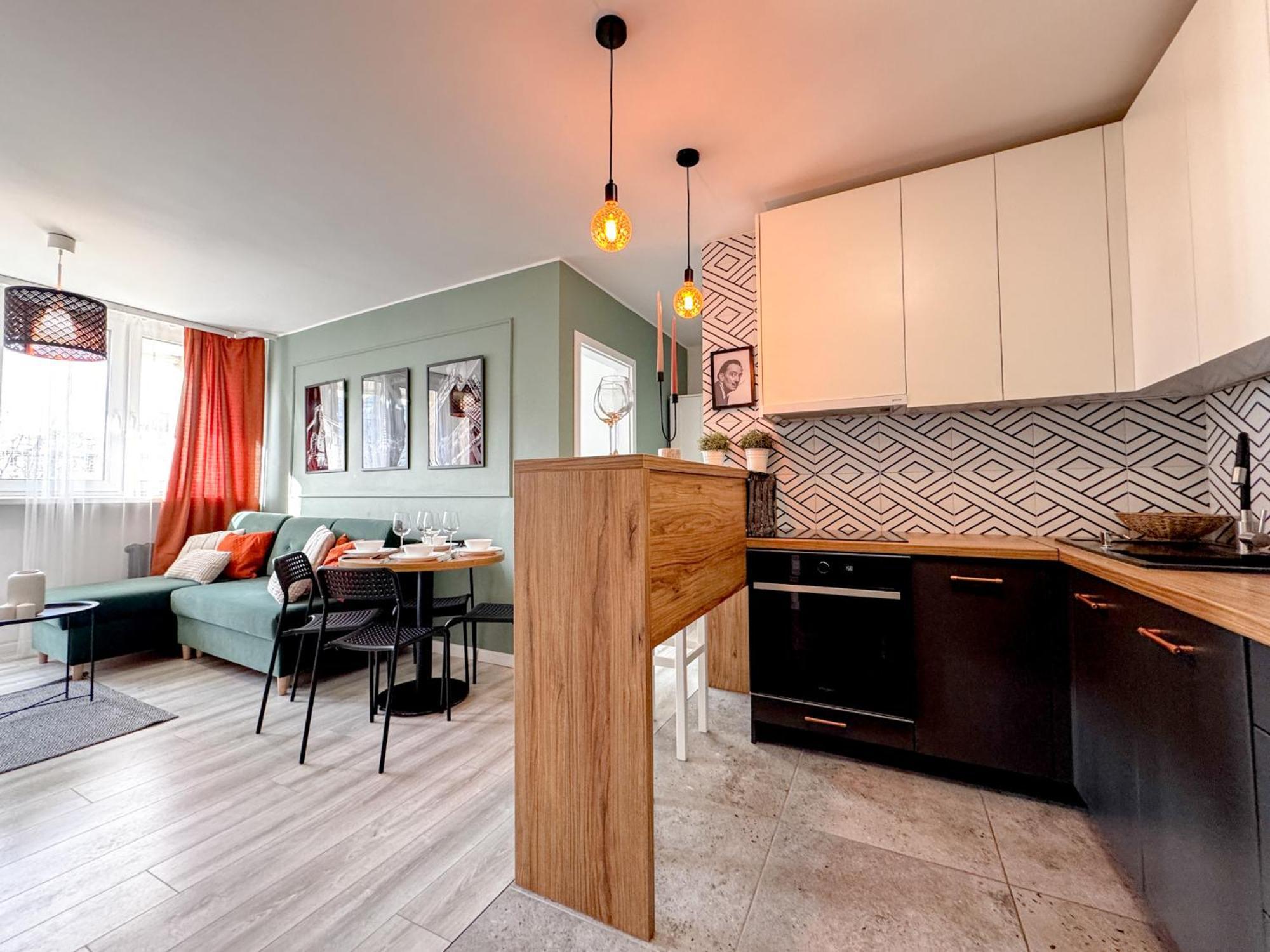 2mins Skytower! Stylish 2bd Kitchen, Balcony! Near Train Leilighet *