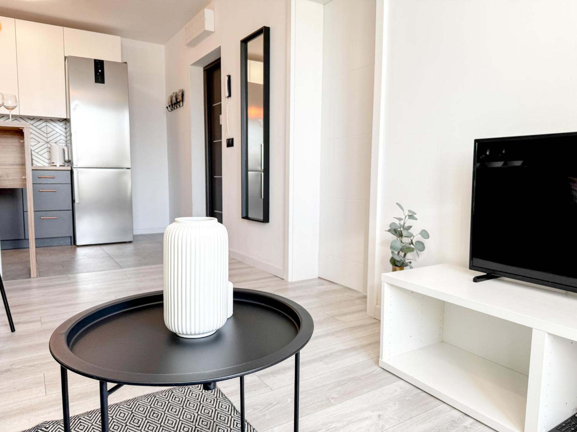 2mins Skytower! Stylish 2bd Kitchen, Balcony! Near Train Leilighet Wrocław