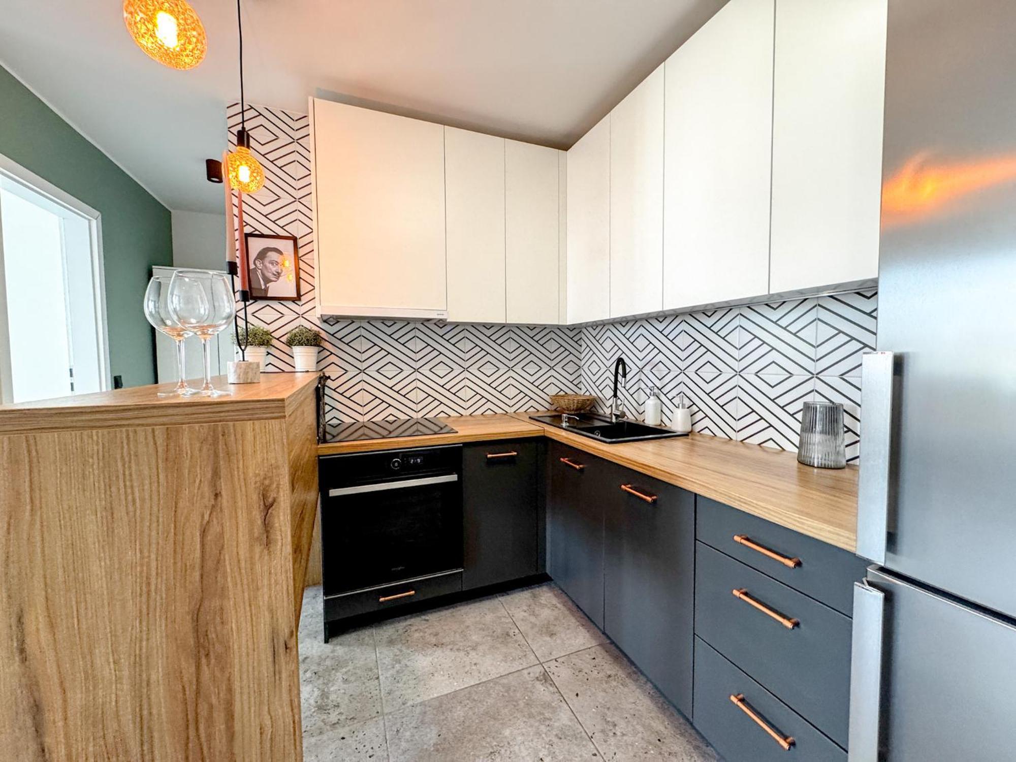 Leilighet 2mins Skytower! Stylish 2bd Kitchen, Balcony! Near Train