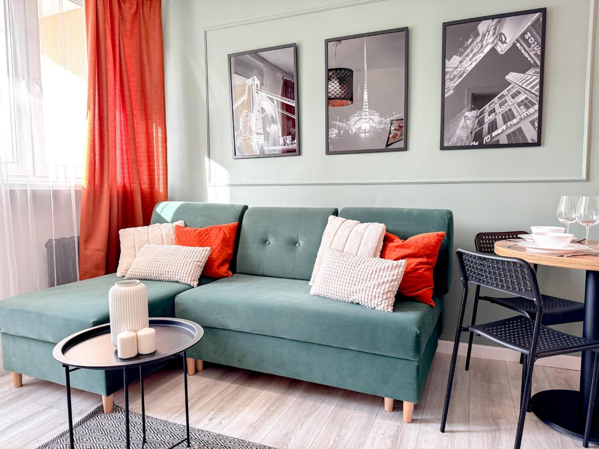 Leilighet 2mins Skytower! Stylish 2bd Kitchen, Balcony! Near Train *