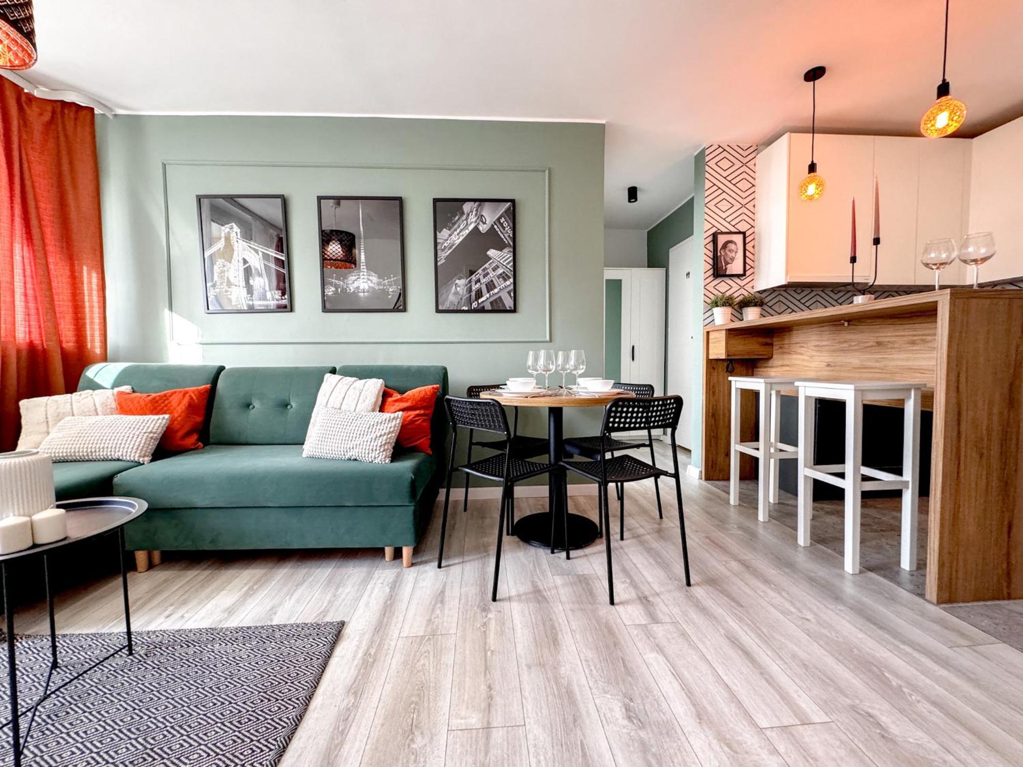 Leilighet 2mins Skytower! Stylish 2bd Kitchen, Balcony! Near Train