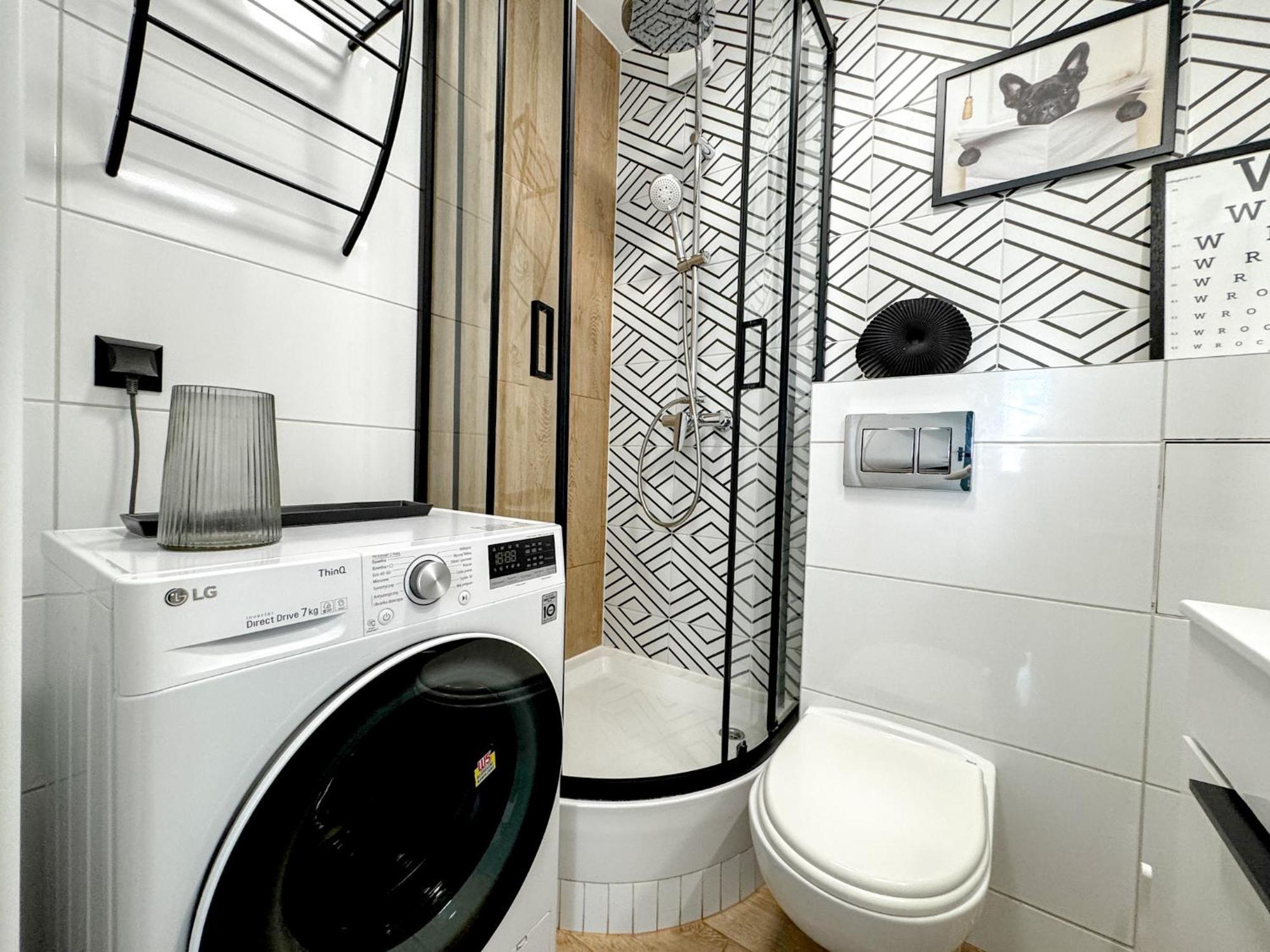 2mins Skytower! Stylish 2bd Kitchen, Balcony! Near Train