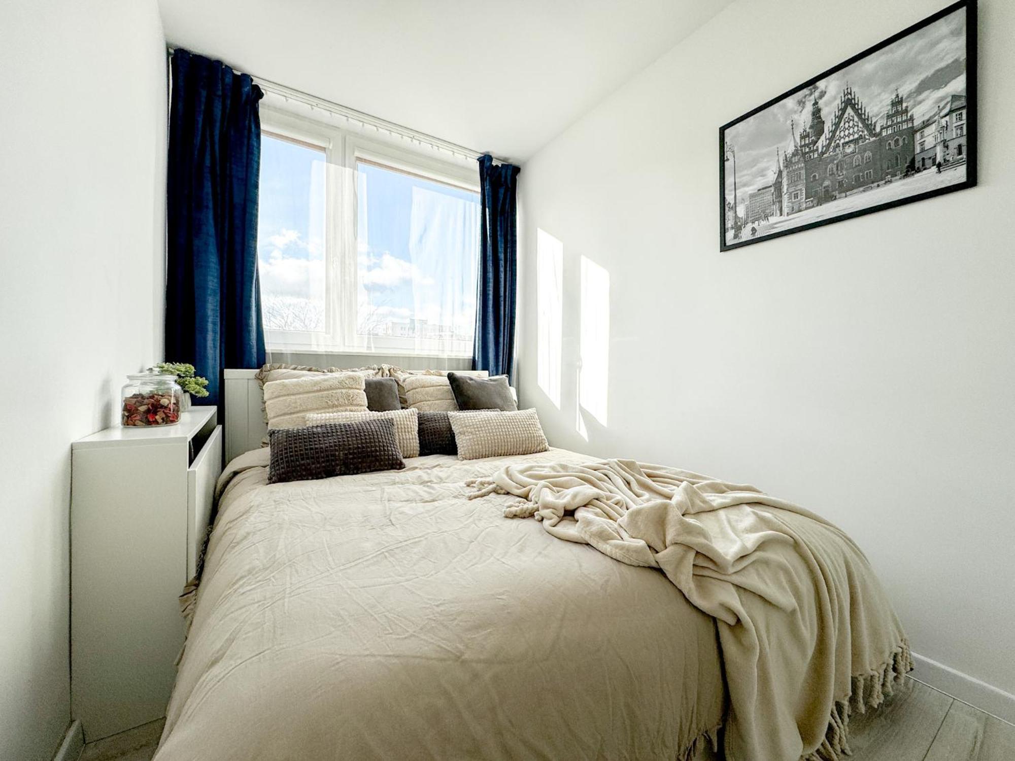 Apartment 2mins Skytower! Stylish 2bd Kitchen, Balcony! Near Train *