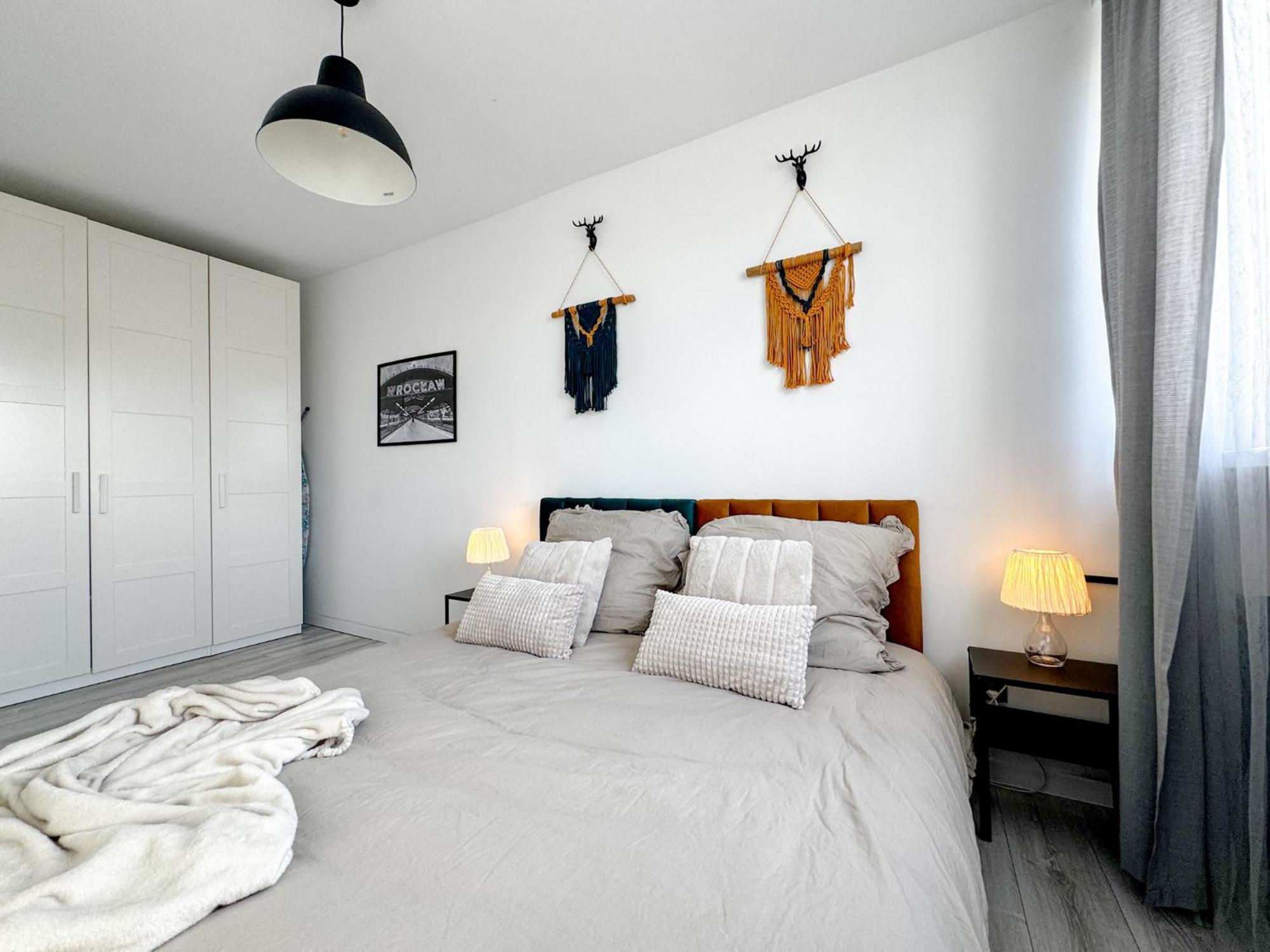 2mins Skytower! Stylish 2bd Kitchen, Balcony! Near Train