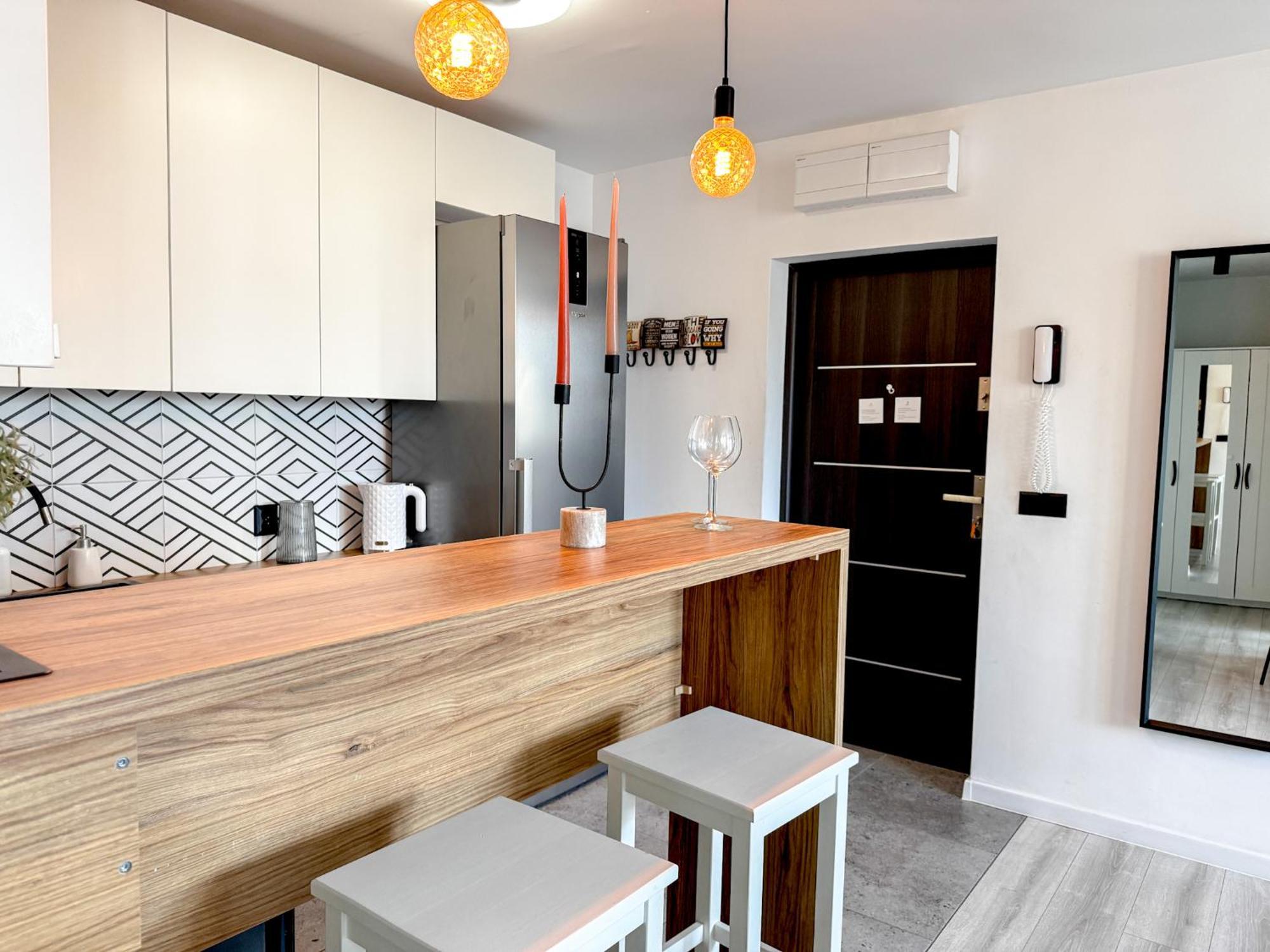 2mins Skytower! Stylish 2bd Kitchen, Balcony! Near Train Apartment *
