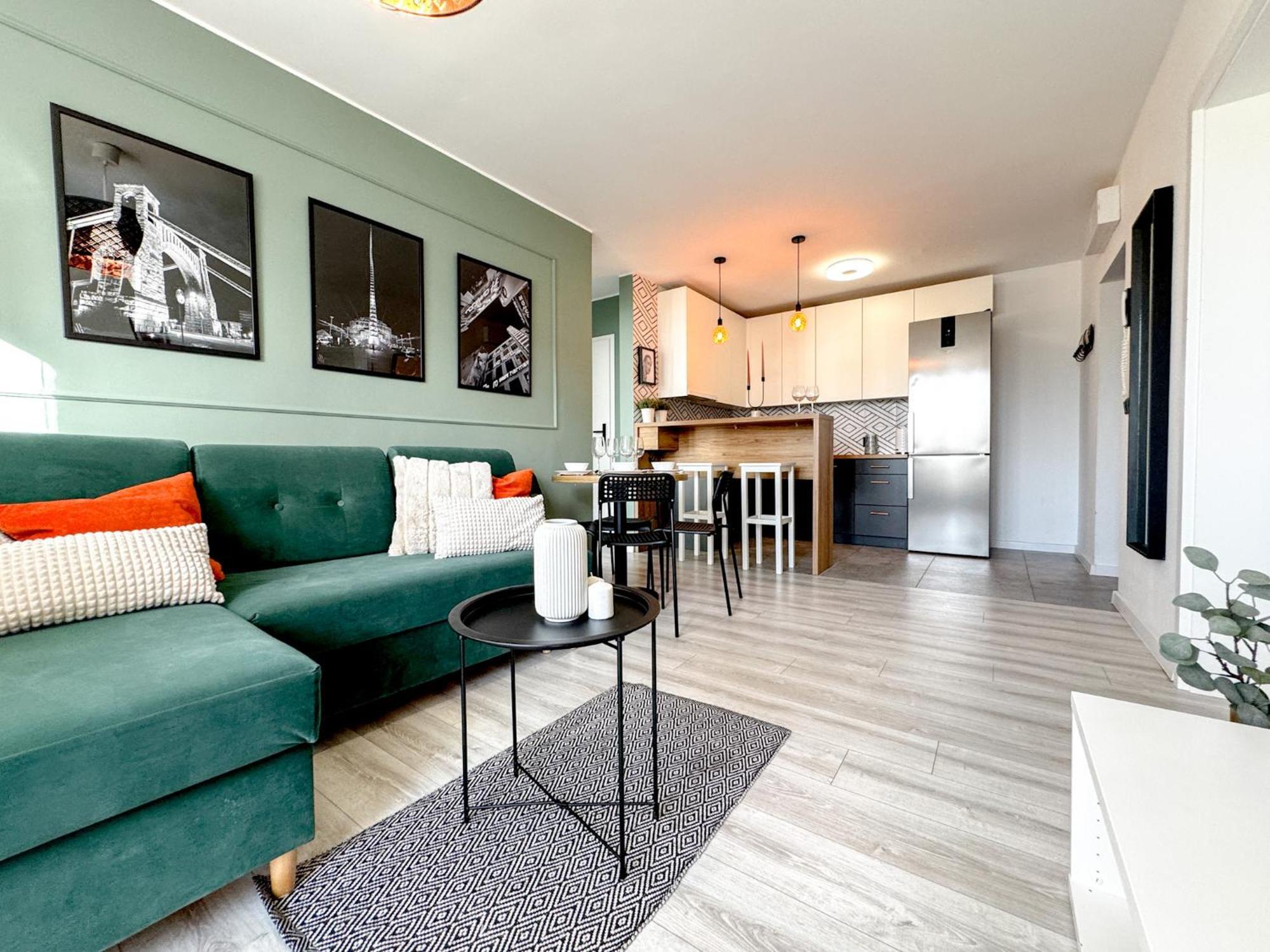 2mins Skytower! Stylish 2bd Kitchen, Balcony! Near Train Apartment