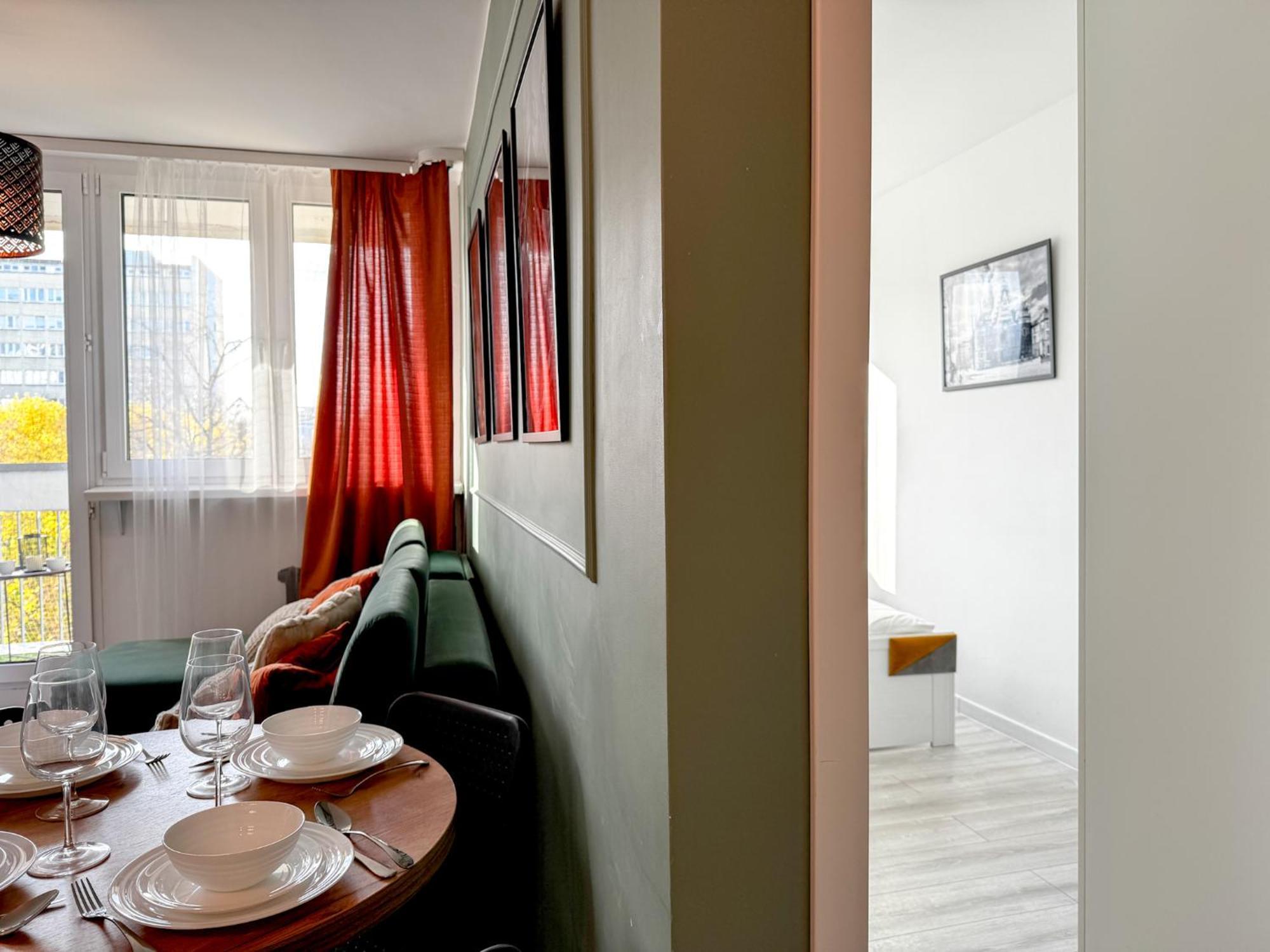 Apartment 2mins Skytower! Stylish 2bd Kitchen, Balcony! Near Train *