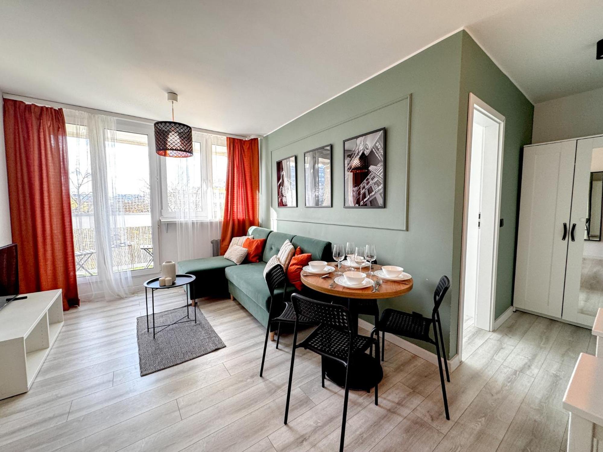 2mins Skytower! Stylish 2bd Kitchen, Balcony! Near Train *