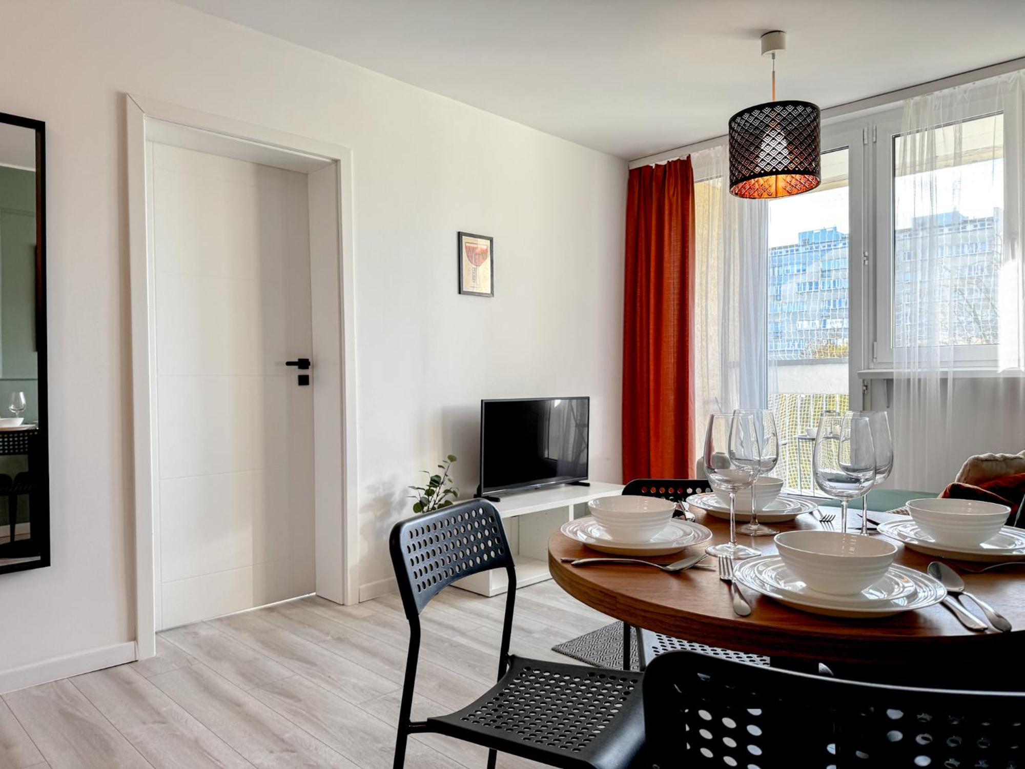 2mins Skytower! Stylish 2bd Kitchen, Balcony! Near Train *